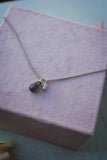 Labradorit III mit Silberkette und Mondsteinperle