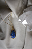 Lapislazuli mit vergoldeter Silberkette