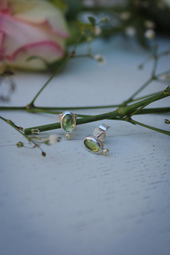 Peridot Ohrstecker Silber mit Goldkugeln