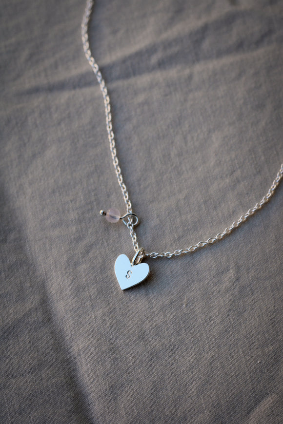 Personalisierte Buchstabenkette Herz mit Rosenquarz, Silber