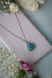 Türkis mit Silberkette