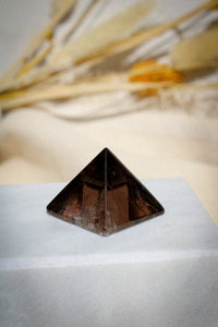 Rauchquarz Pyramide II